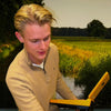 Persoon met een aed in zijn hand